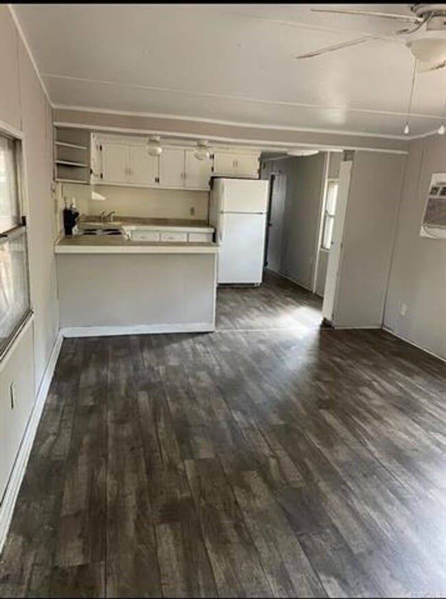 Building Photo - 2 Bedroom 1 1/2 Bath Home