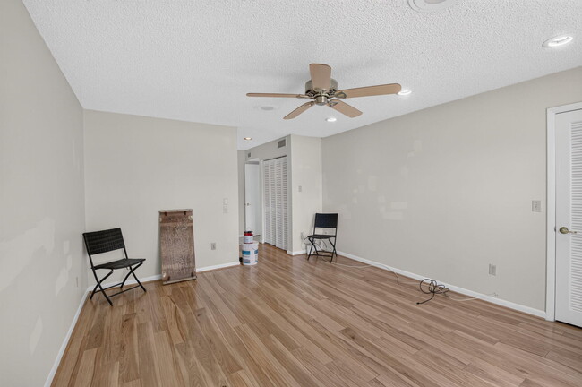Building Photo - 9264 Vista Del Lago