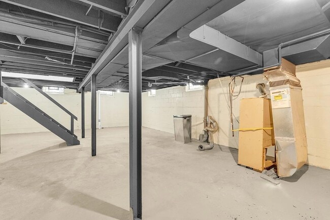 Building Photo - 5595 Cadieux Rd