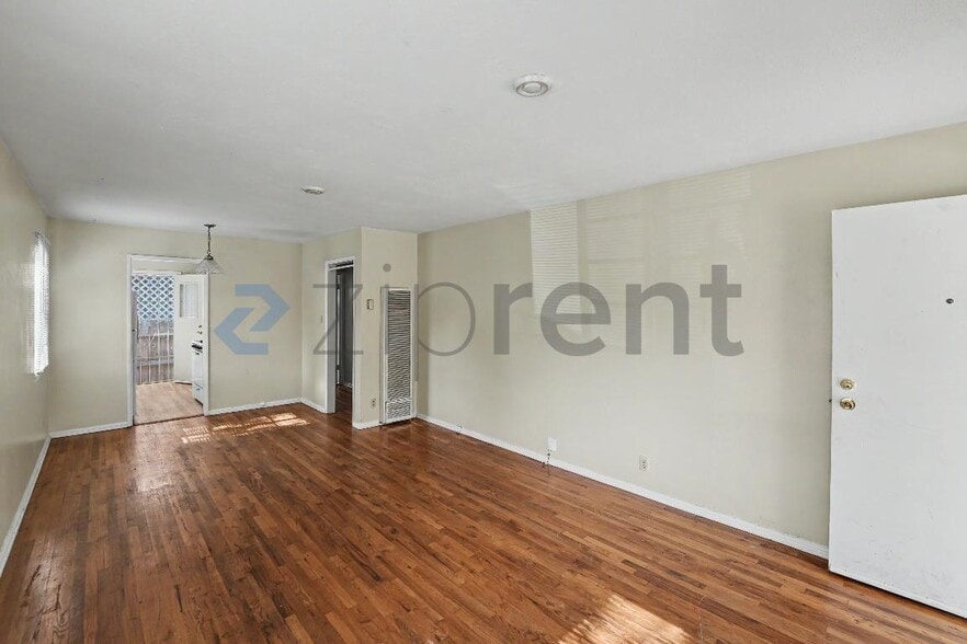 Building Photo - Unit
