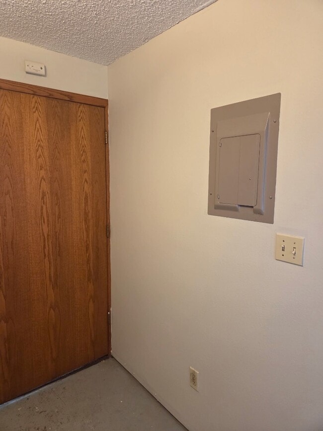 Building Photo - 315 N 1st St