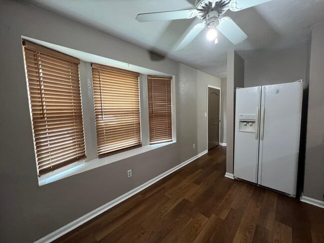 Building Photo - 121 Boardwalk Ln