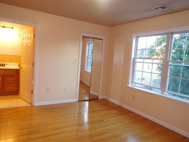 Building Photo - 27 Jewett Ave