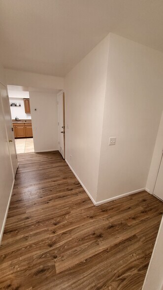 Entry Way - 235 E Scheibe Way