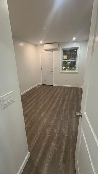 Building Photo - 3978 Carpenter Ave