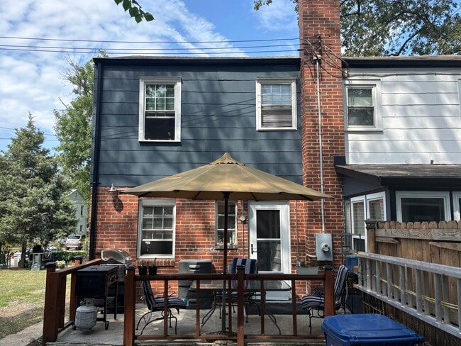 Building Photo - 2207 Farrington Ave