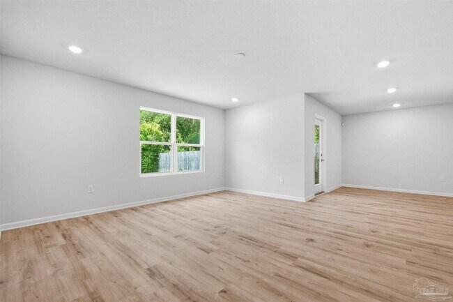 Building Photo - 5367 Peach Dr