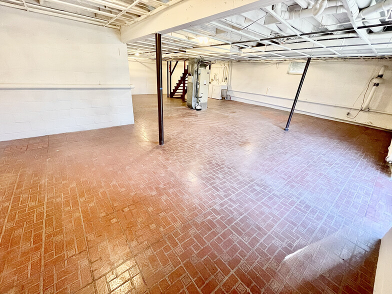 Basement - 21628 Parker Rd