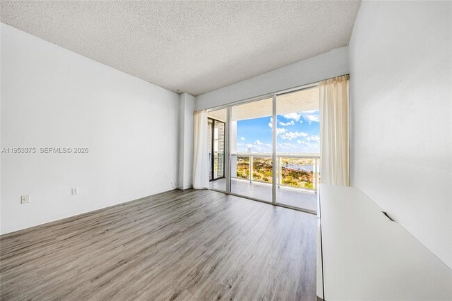 Building Photo - 20515 E Country Club Dr