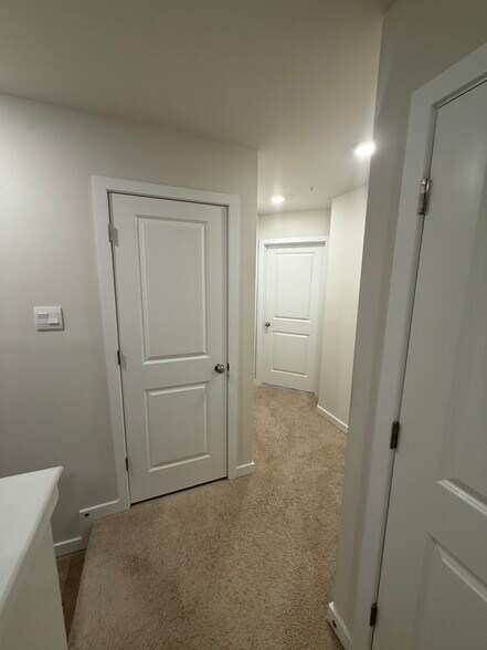 Building Photo - 7504 Day Break Dr