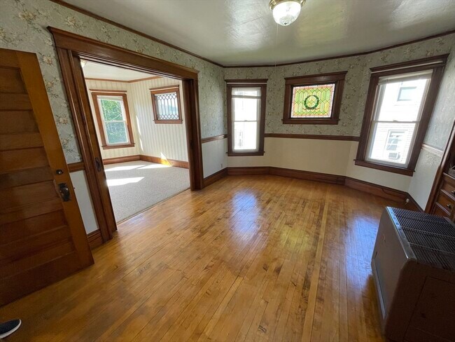 Building Photo - 21 Watson Ave