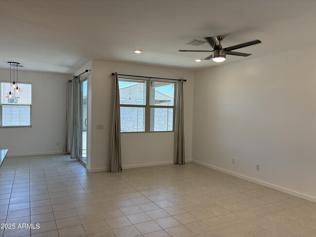 Building Photo - 19913 W Palo Verde Dr