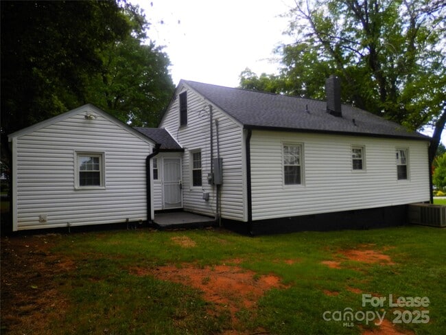 Building Photo - 1416 Effingham Rd