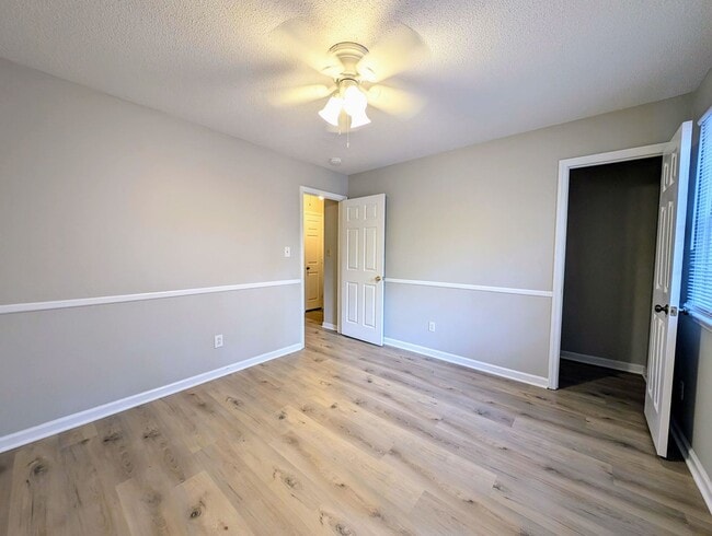 Building Photo - 500 Forest Dr