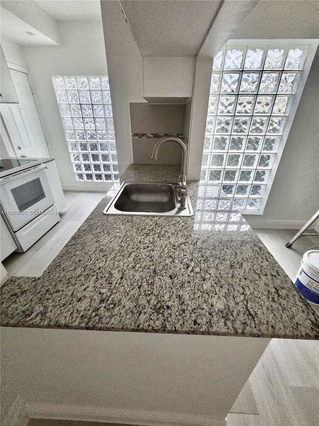 Building Photo - 568 SW 3rd St