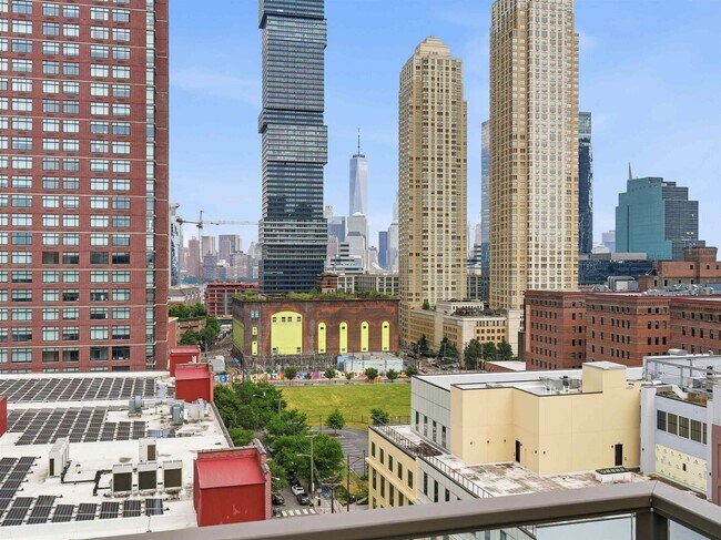 Building Photo - 144 1st St