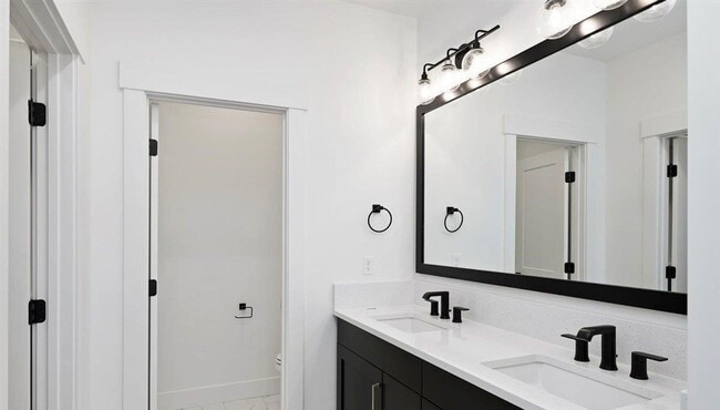 Building Photo - Beautiful 3 Bedroom/3 Bath home with 3 car garage in Beautiful Star, ID