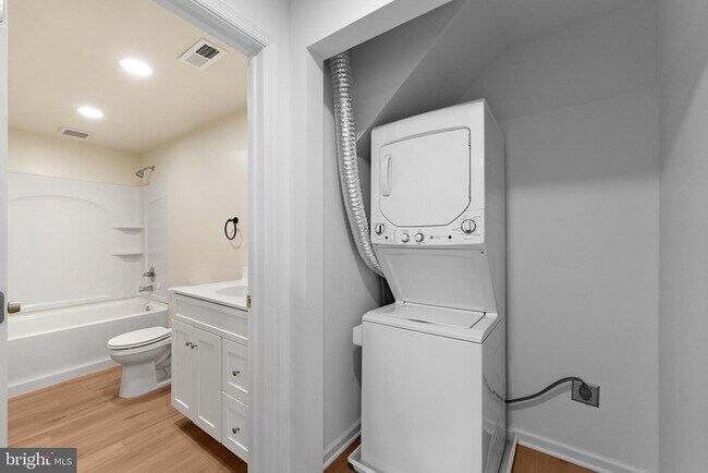 Building Photo - 2210 New Falls Rd