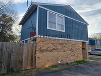 Building Photo - AVAILABLE NOW! 2 Bed / 1.5 Bath Townhome in Longview!