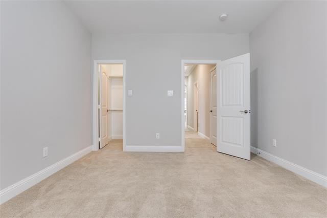Building Photo - 869 Rohan Dr