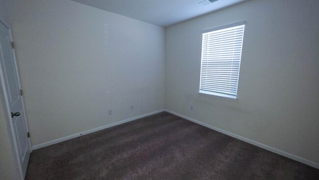 Building Photo - 3565 Bells Lk Cir