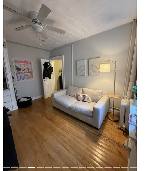 Building Photo - 220 Hanover St