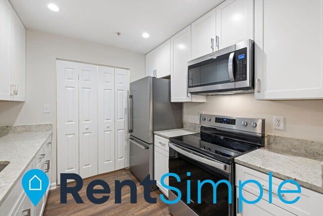 Building Photo - 8075 Lacy Dr