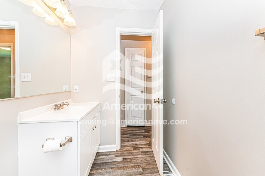 Building Photo - 6431 Applewhite Rd