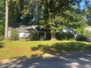 Building Photo - 5200 Wedgewood Rd