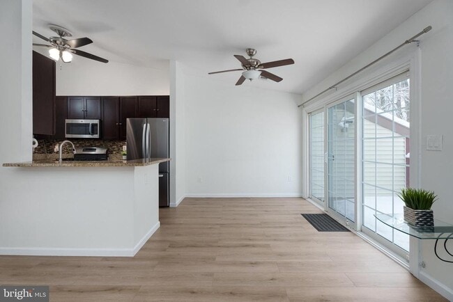 Building Photo - 7123 Elm Ct