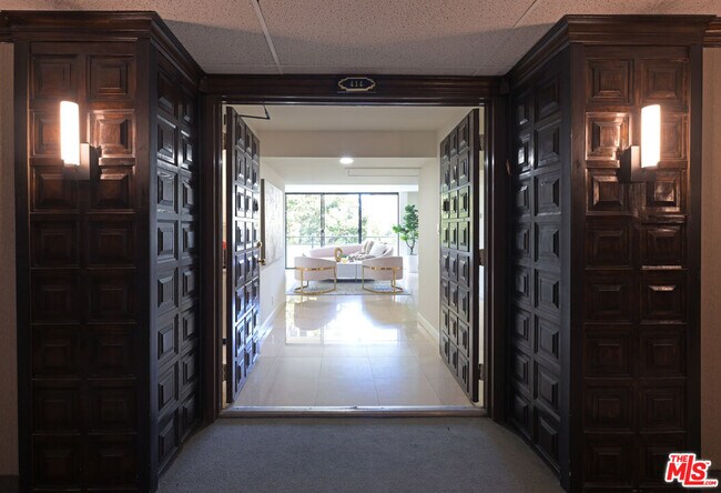 Building Photo - 10535 Wilshire Blvd