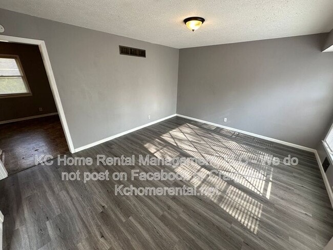 Building Photo - 10210 Fremont Ave