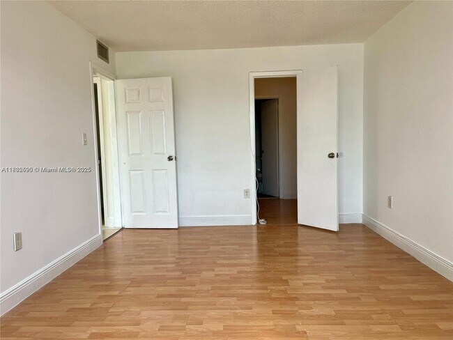 Building Photo - 1805 Sans Souci Blvd