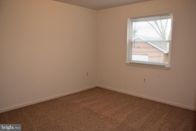 Building Photo - 3872 Shadywood Dr