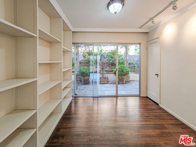 Building Photo - 8967 St Ives Dr