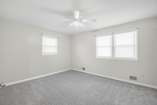 Building Photo - Spacious 4 BR/2.5 BA Single-Family Home in...