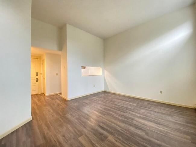 Building Photo - 521 Pine St