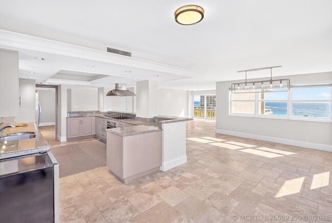 Building Photo - 2000 S Ocean Dr
