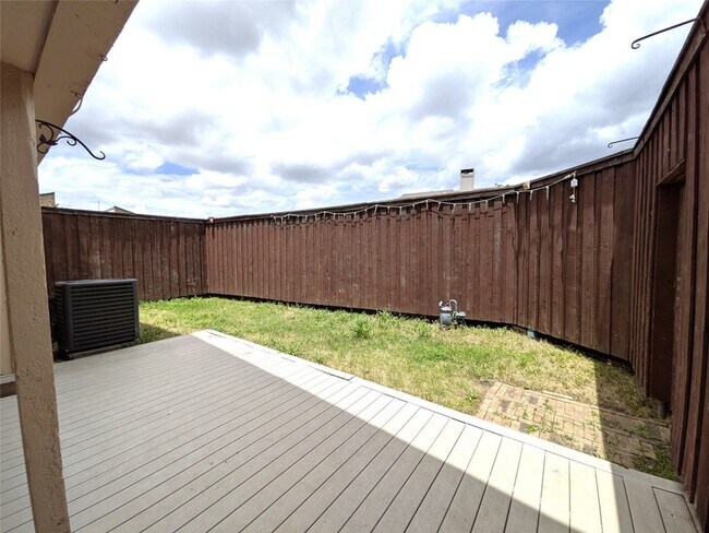 Building Photo - 3302 Townbluff Pl