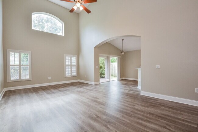 Building Photo - 8344 Lake Amhurst Trail