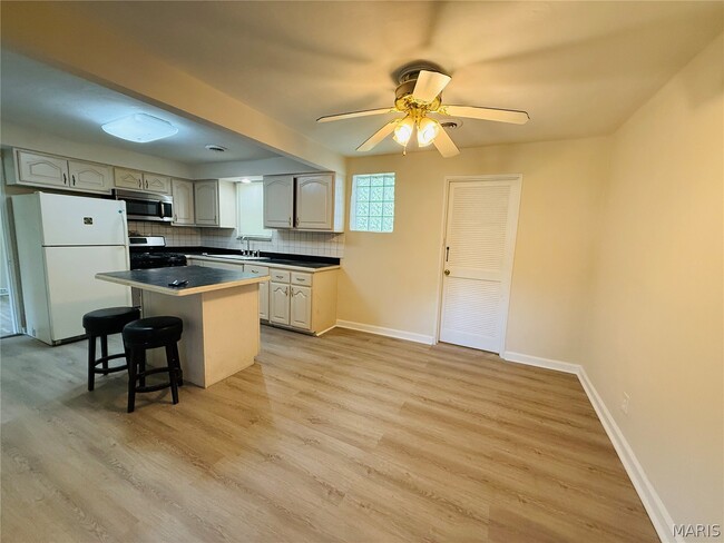 Building Photo - 544 Thurston Ave