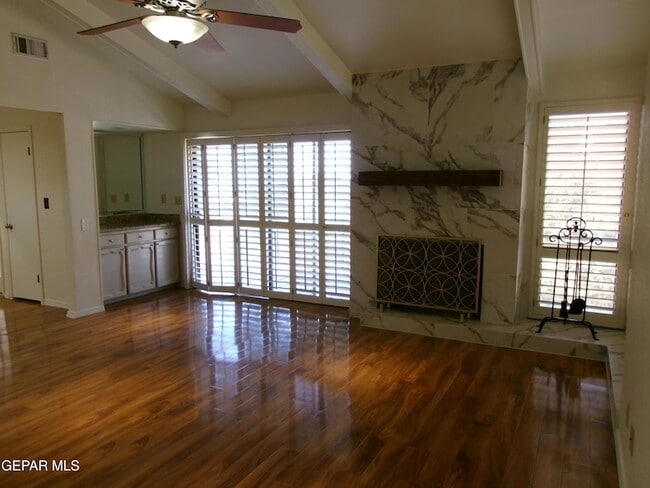 Building Photo - 5852 Mira Serena Dr