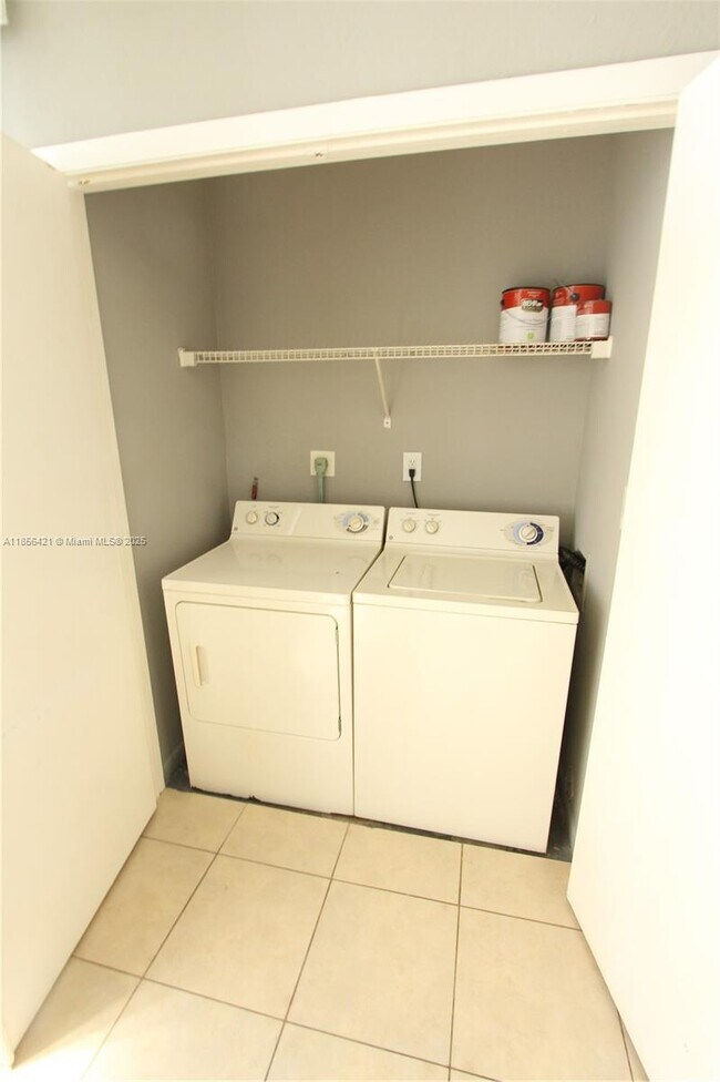 Building Photo - 2850 N Oakland Forest Dr
