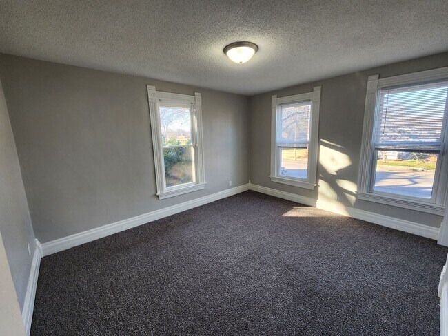 Building Photo - 4 bedroom house