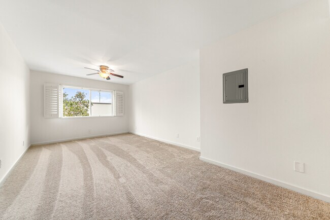Building Photo - 1600 Ardmore Ave