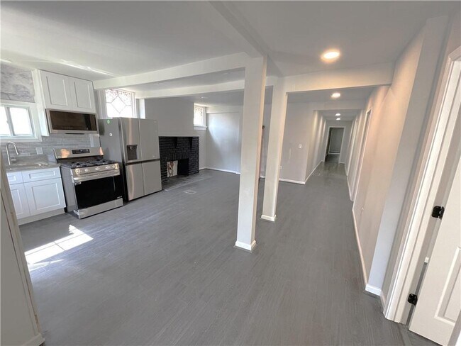 Building Photo - 376 Wellington St SW