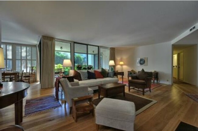 Building Photo - 300 Sand Hill Cir