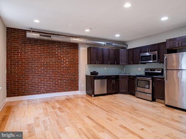 Building Photo - 113 Gay St