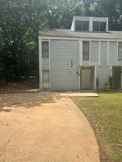 Building Photo - 106 Oak St