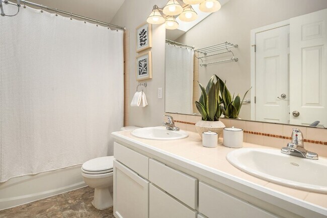 Building Photo - 3Bd/2.25Ba Seattle Townhouse